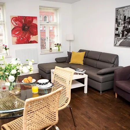 Apt 2, Trafalgar Square 2Nd Floor By Indigo Flats